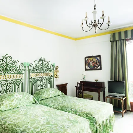 Residenza D'epoca Quattro Fontane Hotel 4*