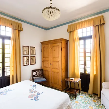 Residenza D'epoca Quattro Fontane Otel 4*