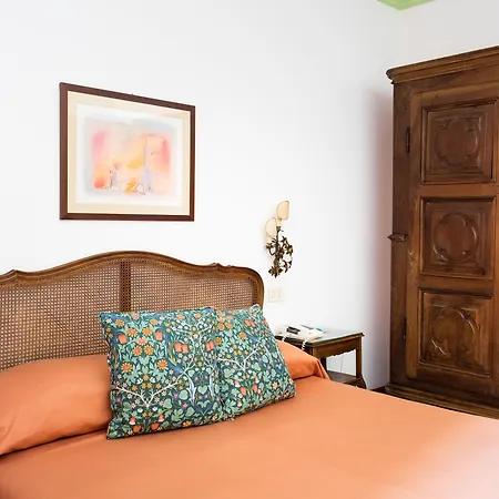 Residenza D'epoca Quattro Fontane Hotel 4*