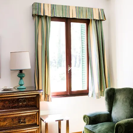 Residenza D'epoca Quattro Fontane Otel 4*