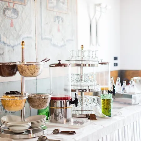 Otel Residenza D'epoca Quattro Fontane 4*