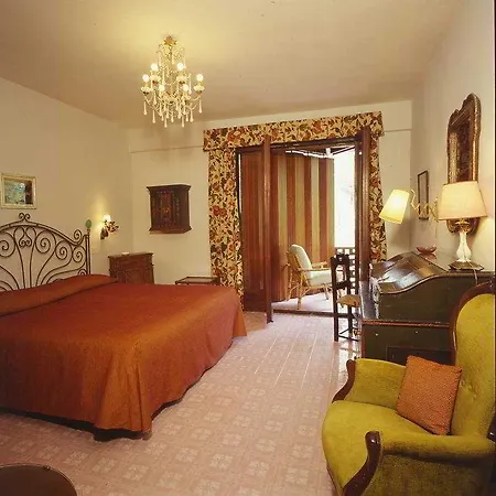 Residenza D'epoca Quattro Fontane 4*