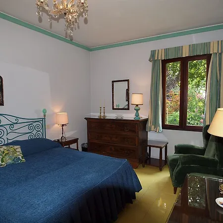 Residenza D'epoca Quattro Fontane Hotel 4*