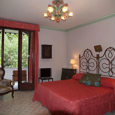 Residenza D'epoca Quattro Fontane Hotel 4*