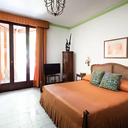 Готель Residenza D'epoca Quattro Fontane 4*