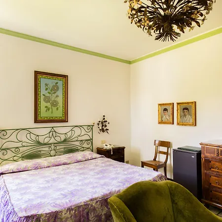 Готель Residenza D'epoca Quattro Fontane 4*