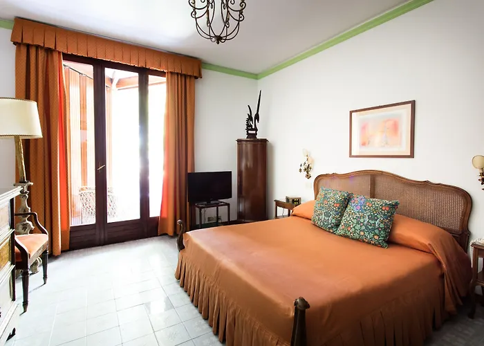 Hotell Residenza D'epoca Quattro Fontane 4*